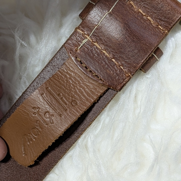 Classic Brown Leather Belt with Brass Buckle - Picture 3 of 5